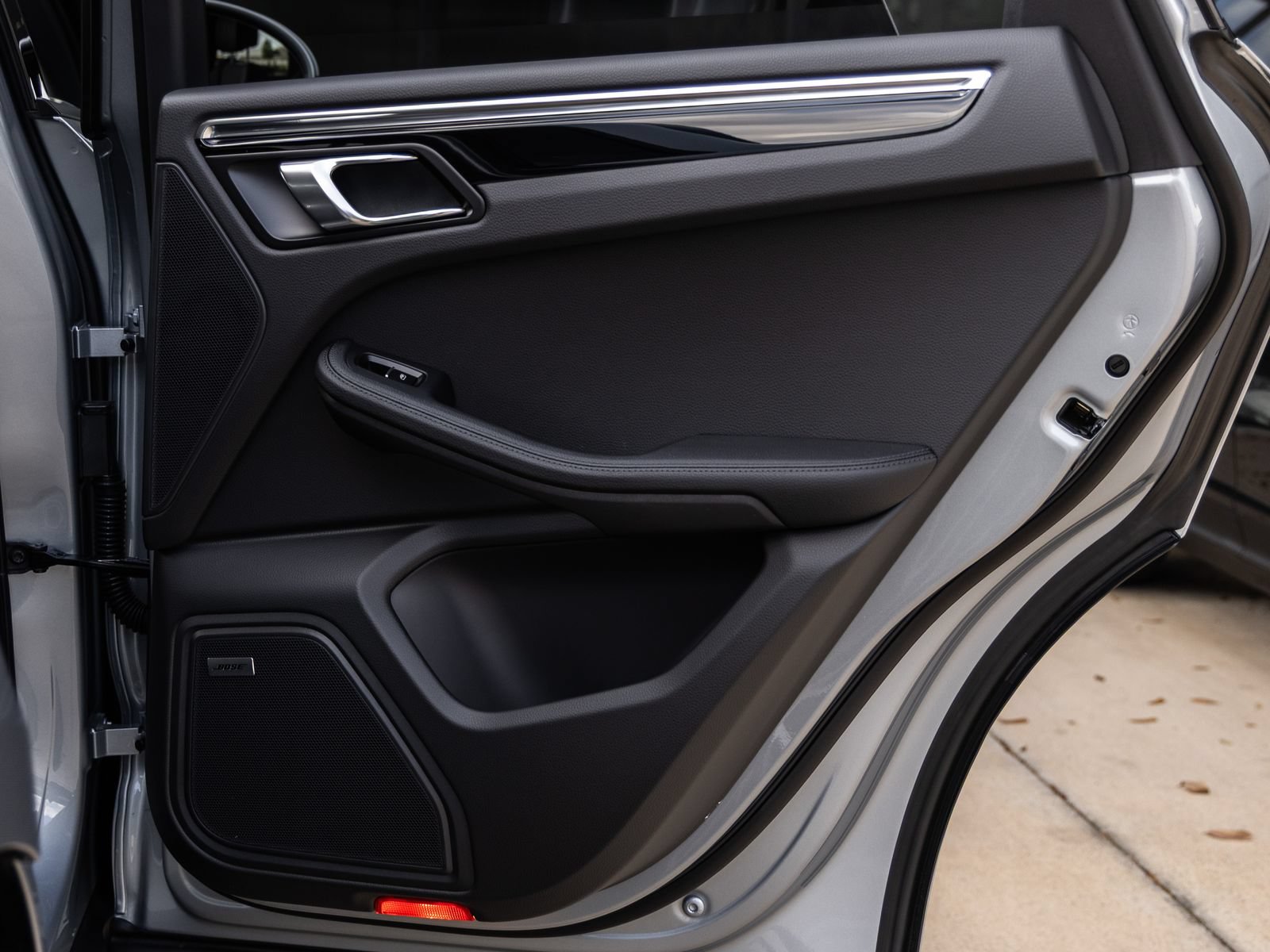 Certified 2026 Porsche Macan AWD/4WD image 40