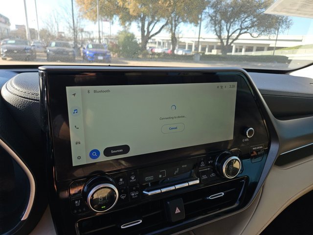 Used 2023 Toyota Highlander Limited image 19