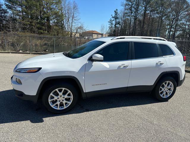 Used 2018 Jeep Cherokee Latitude Plus AWD/4WD image 9