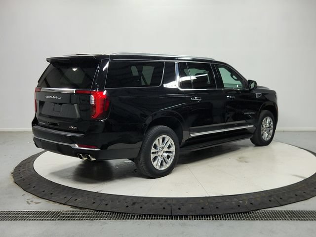 Used 2025 GMC Yukon XL Denali AWD/4WD image 8