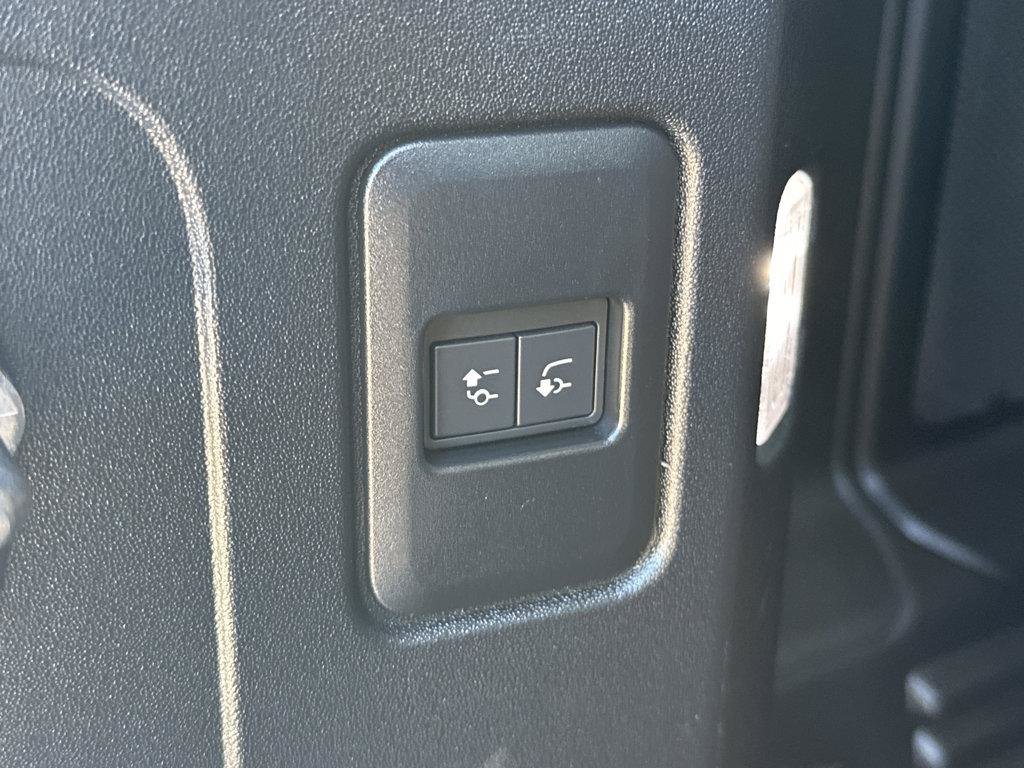 Used 2023 Land Rover Defender 110 SE AWD/4WD image 39