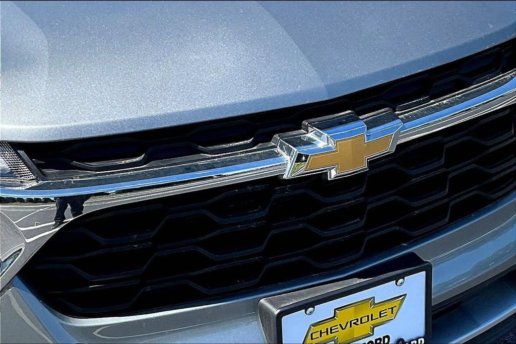 Used 2025 Chevrolet Trax LT w/ Driver Confidence Package FWD image 29