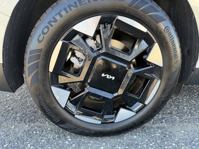 Certified 2025 Kia Carnival EX image 7