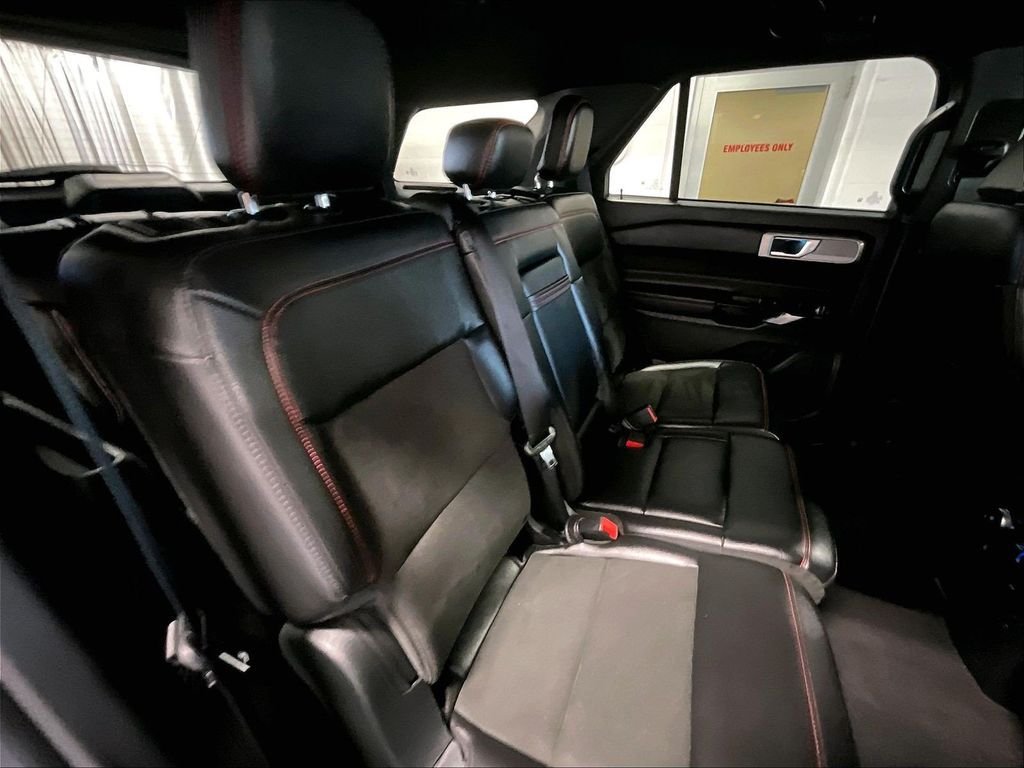 Used 2023 Ford Explorer ST-Line AWD/4WD image 16