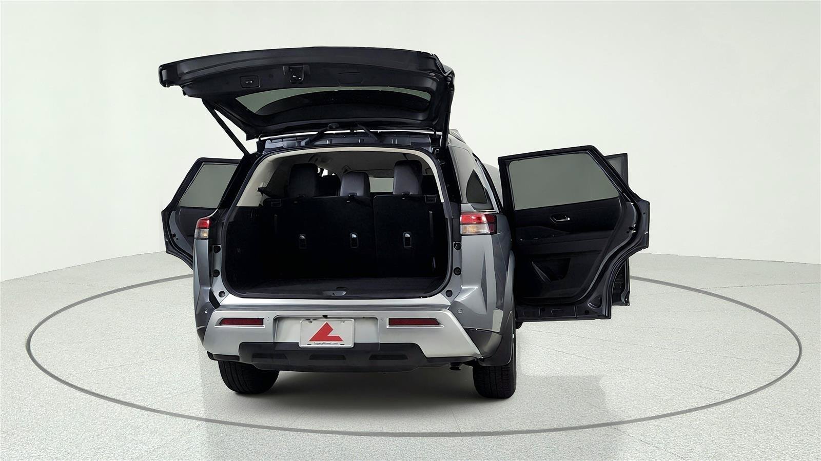 Used 2025 Nissan Pathfinder SL FWD image 13