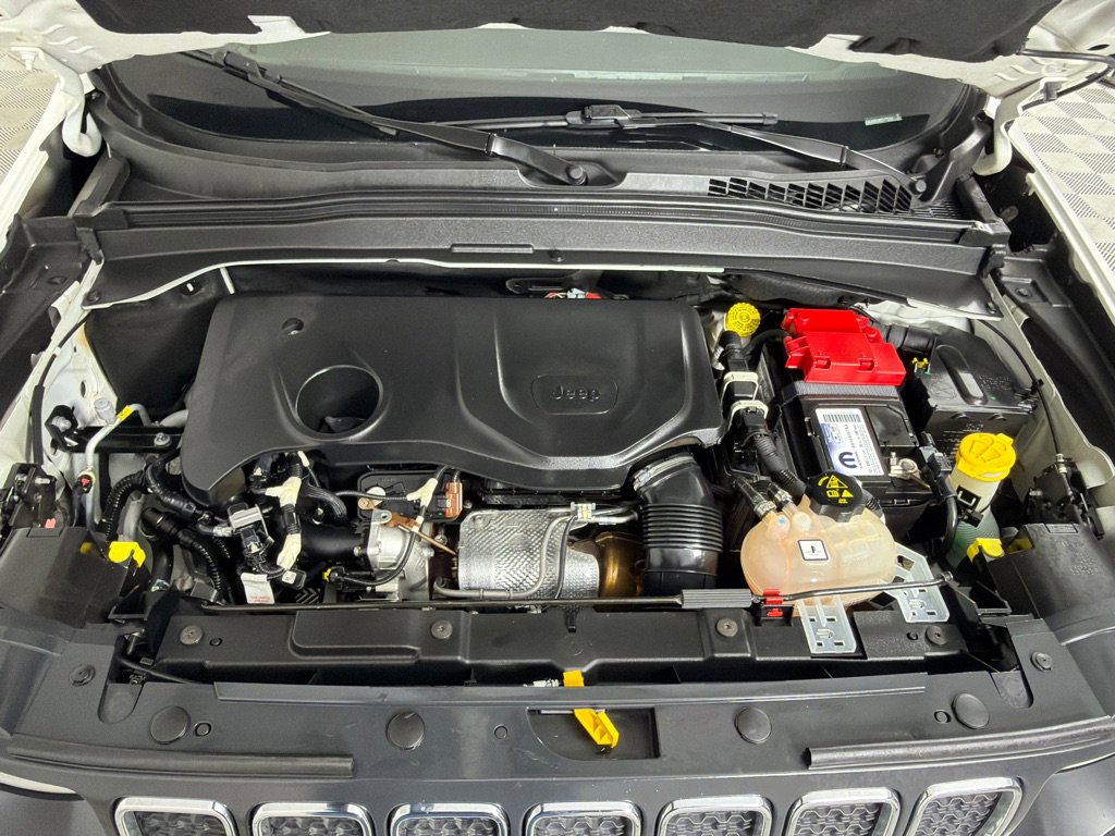 Used 2019 Jeep Renegade Latitude w/ UConnect 8.4 Nav Group image 27