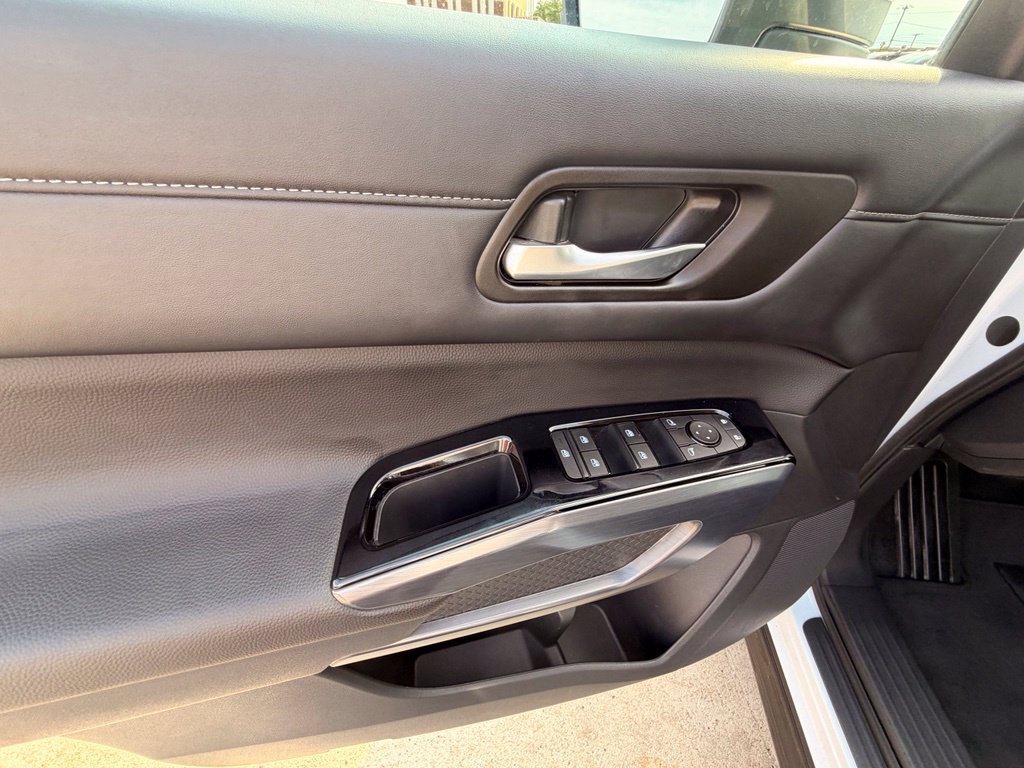 Certified 2025 Nissan Pathfinder SL FWD image 16
