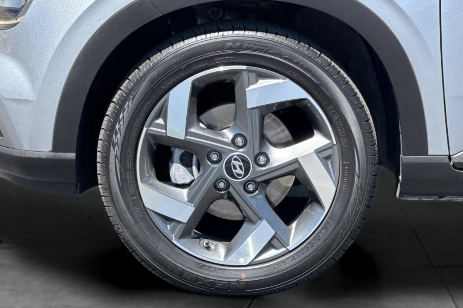 Used 2025 Hyundai Venue SEL FWD image 27