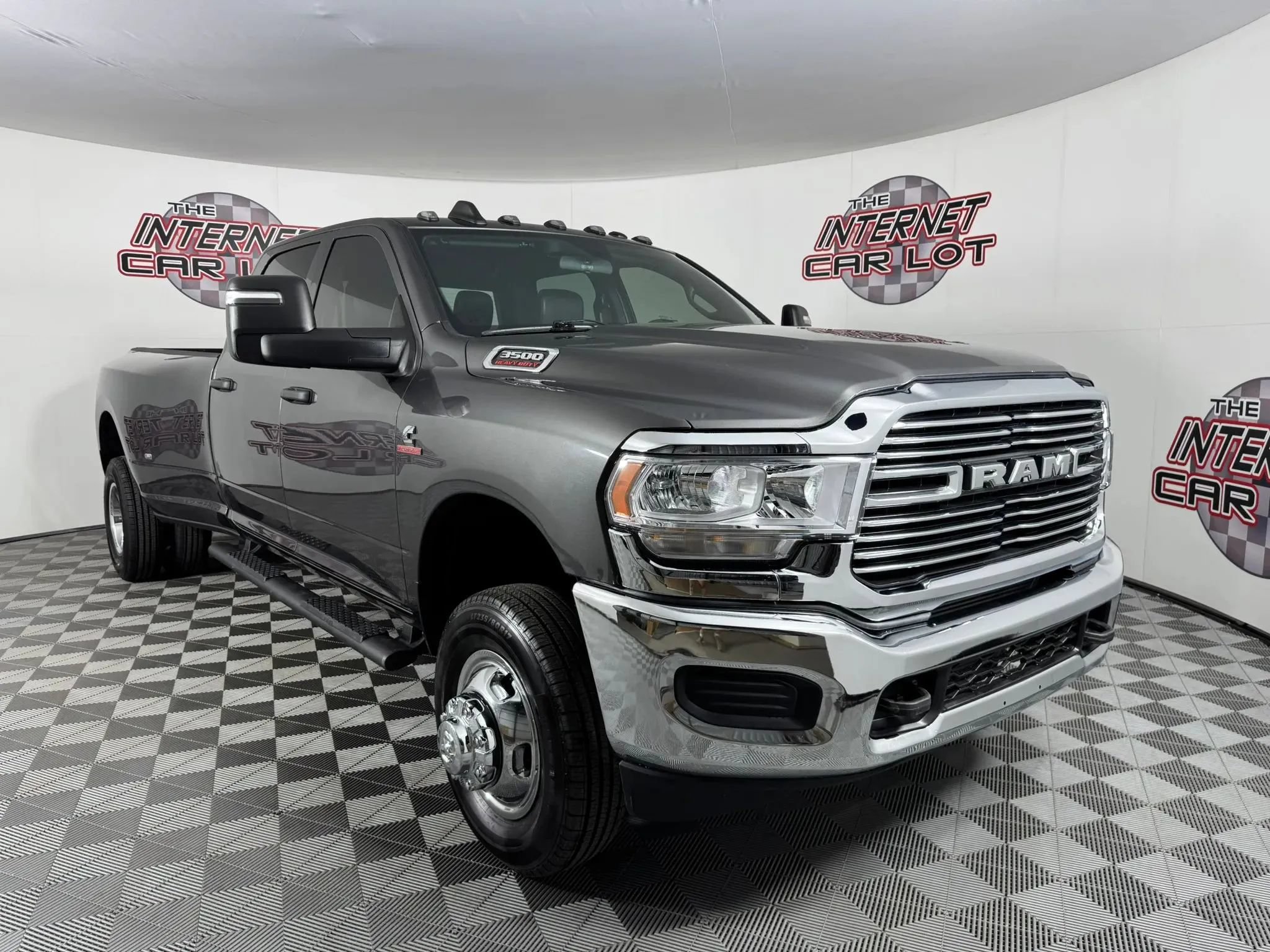 Used 2024 RAM 3500 Tradesman w/ Chrome Appearance Group AWD/4WD image 9