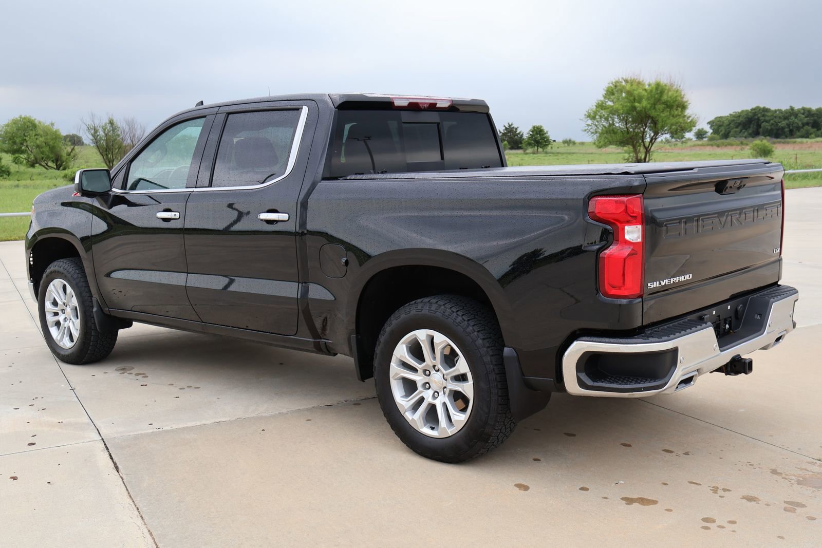 Used 2023 Chevrolet Silverado 1500 LTZ w/ LTZ Premium Package AWD/4WD image 13