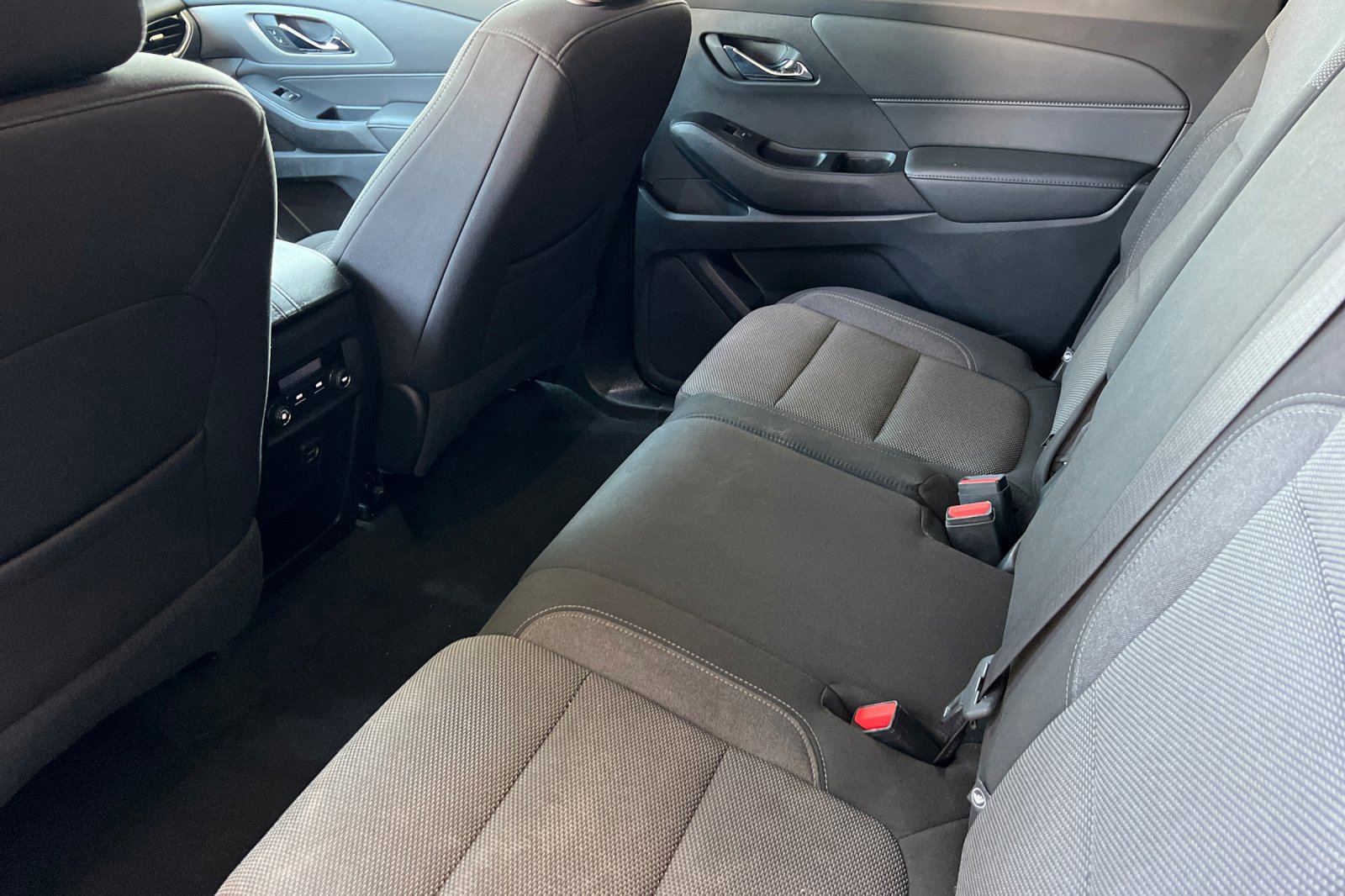 Used 2023 Chevrolet Traverse LT image 12