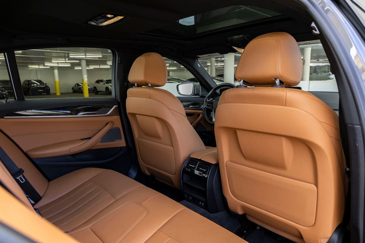 Used 2021 BMW 530e w/ Premium Package RWD image 26