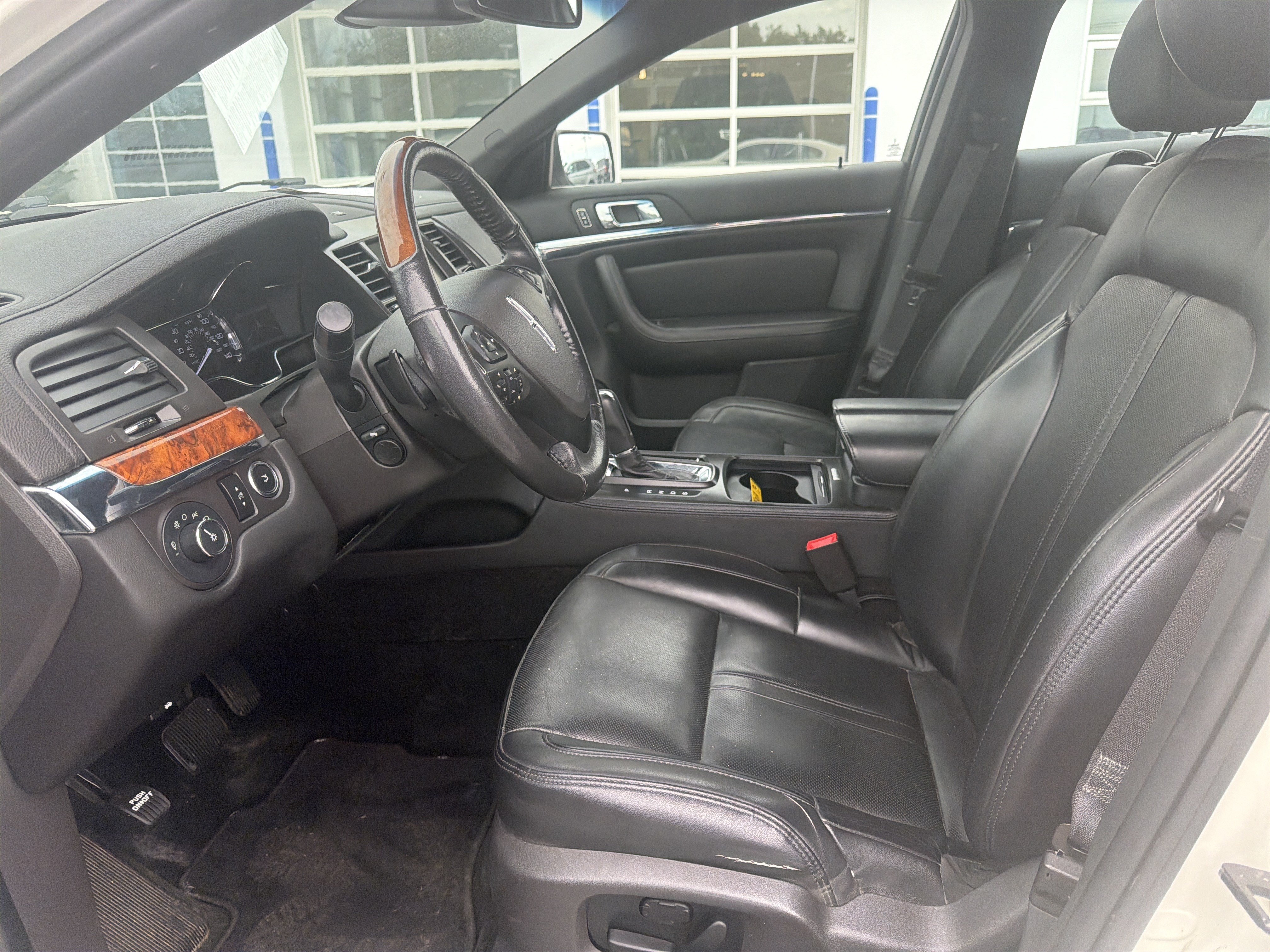 Used 2013 Lincoln MKS AWD image 17