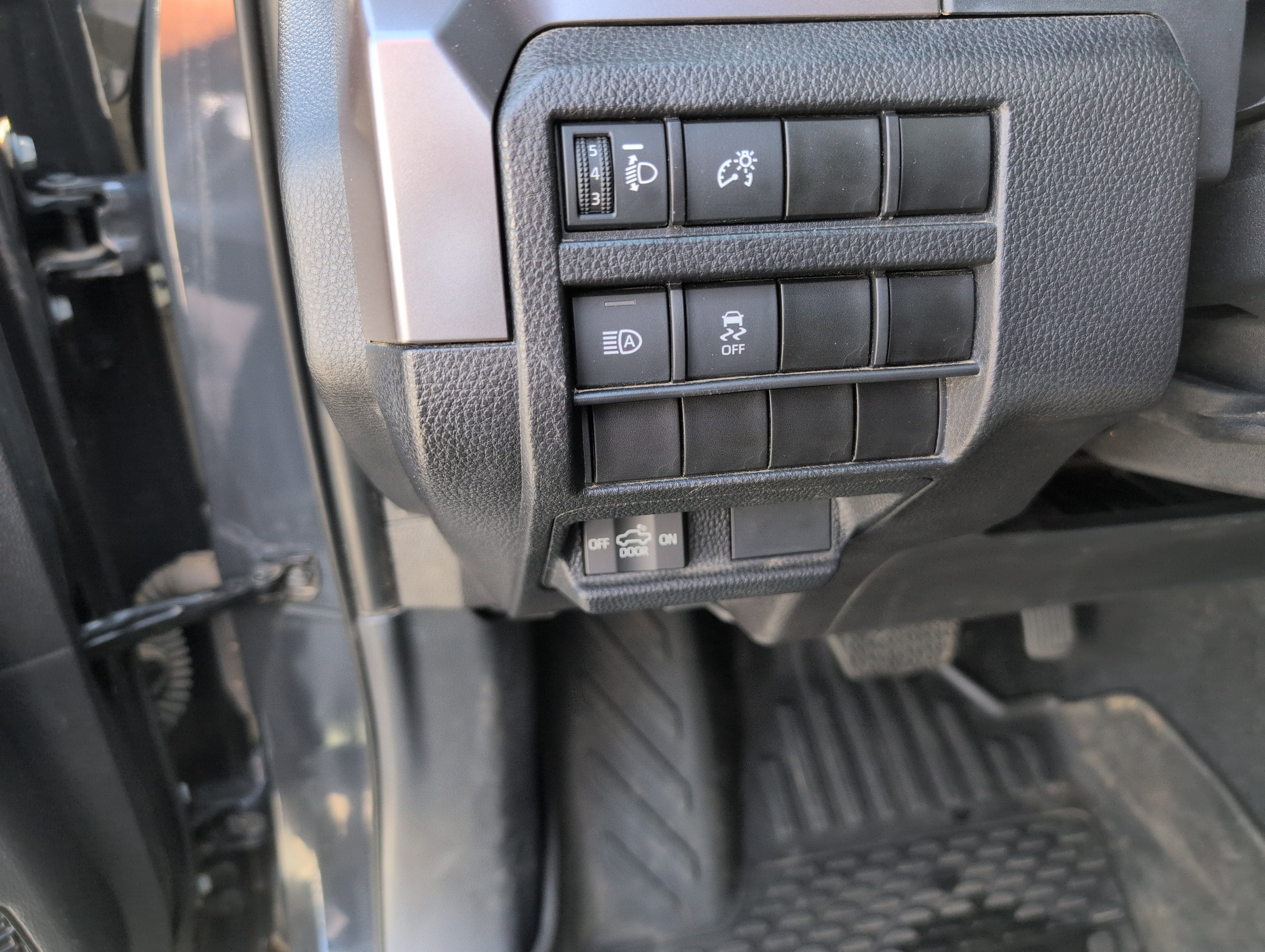 Used 2024 Toyota Tacoma SR5 AWD/4WD image 16