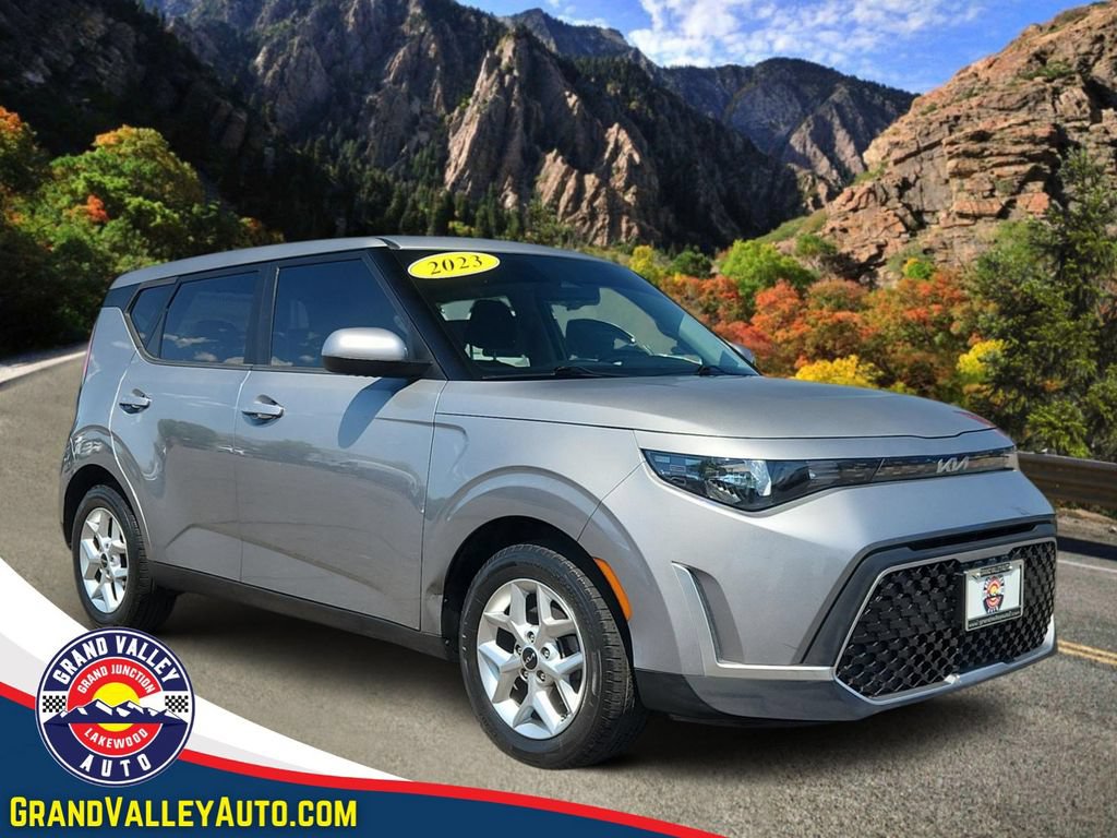 Used 2023 Kia Soul LX w/ Option Group 015 FWD image 1