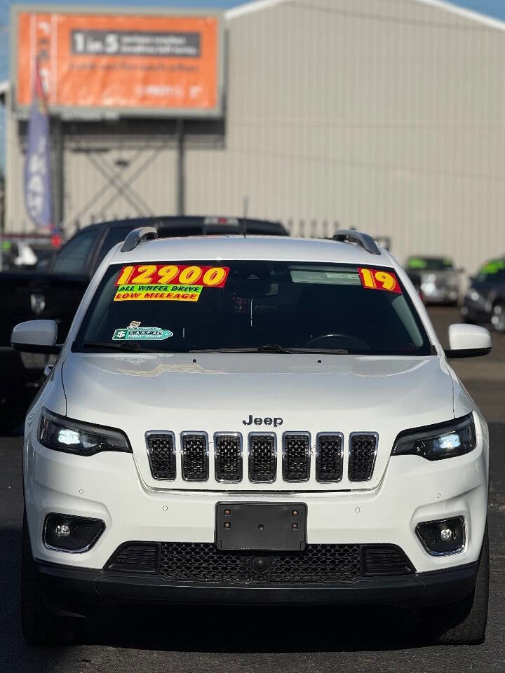 Used 2019 Jeep Cherokee Limited w/ Luxury Group image 2