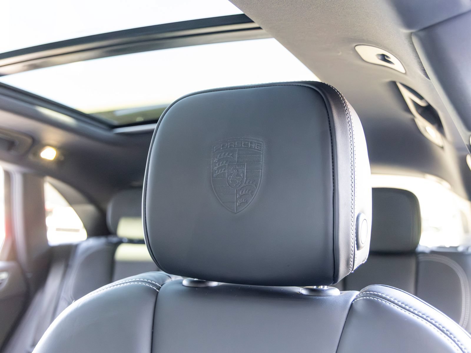 Certified 2023 Porsche Macan Turbo AWD/4WD image 34