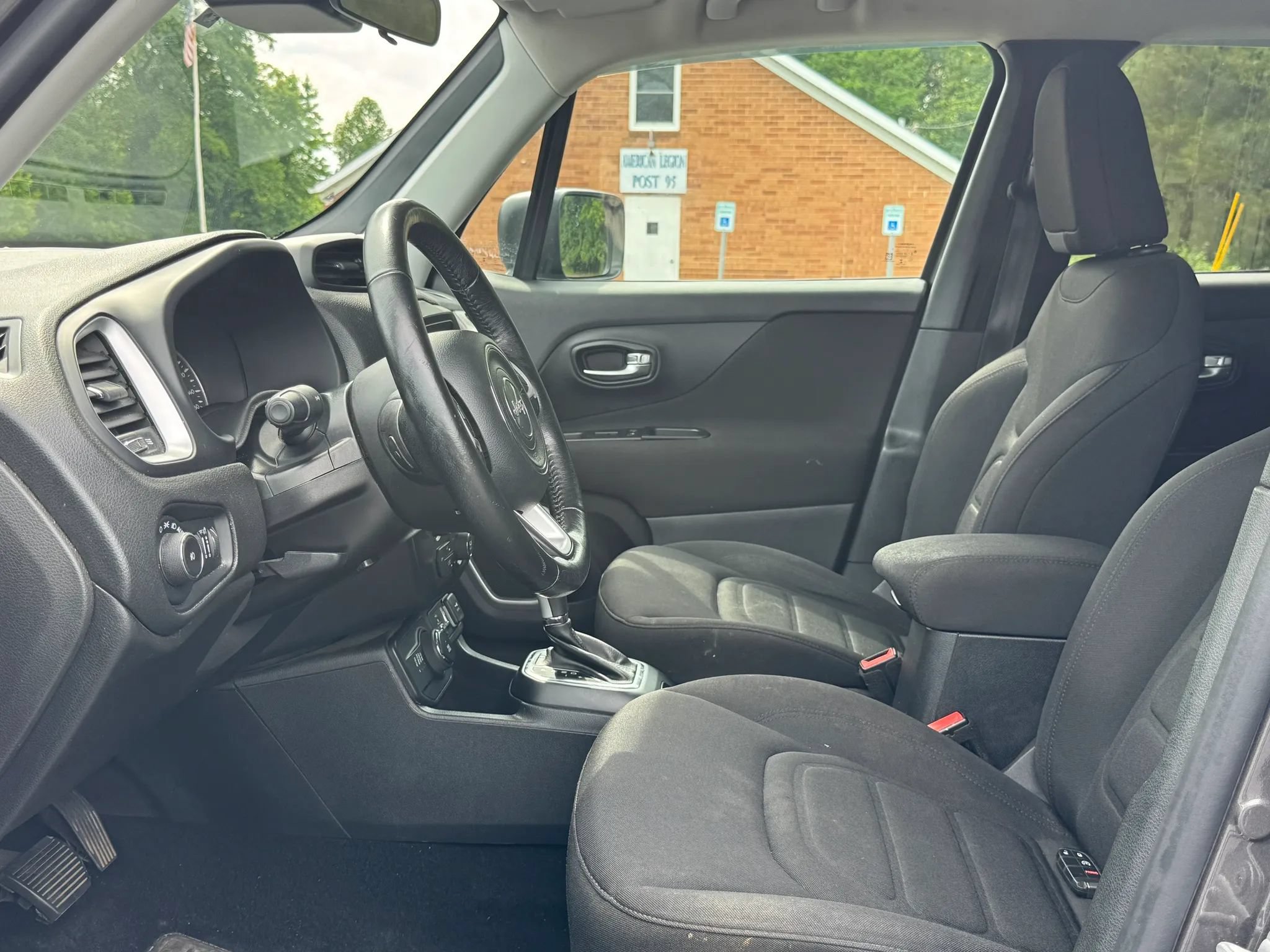Used 2018 Jeep Renegade Latitude w/ Cold Weather Group AWD/4WD image 15