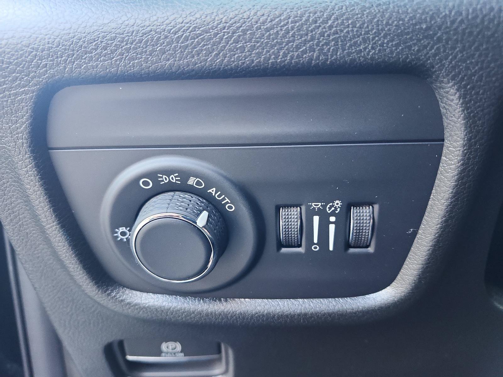 Used 2026 Jeep Grand Cherokee Laredo RWD image 13