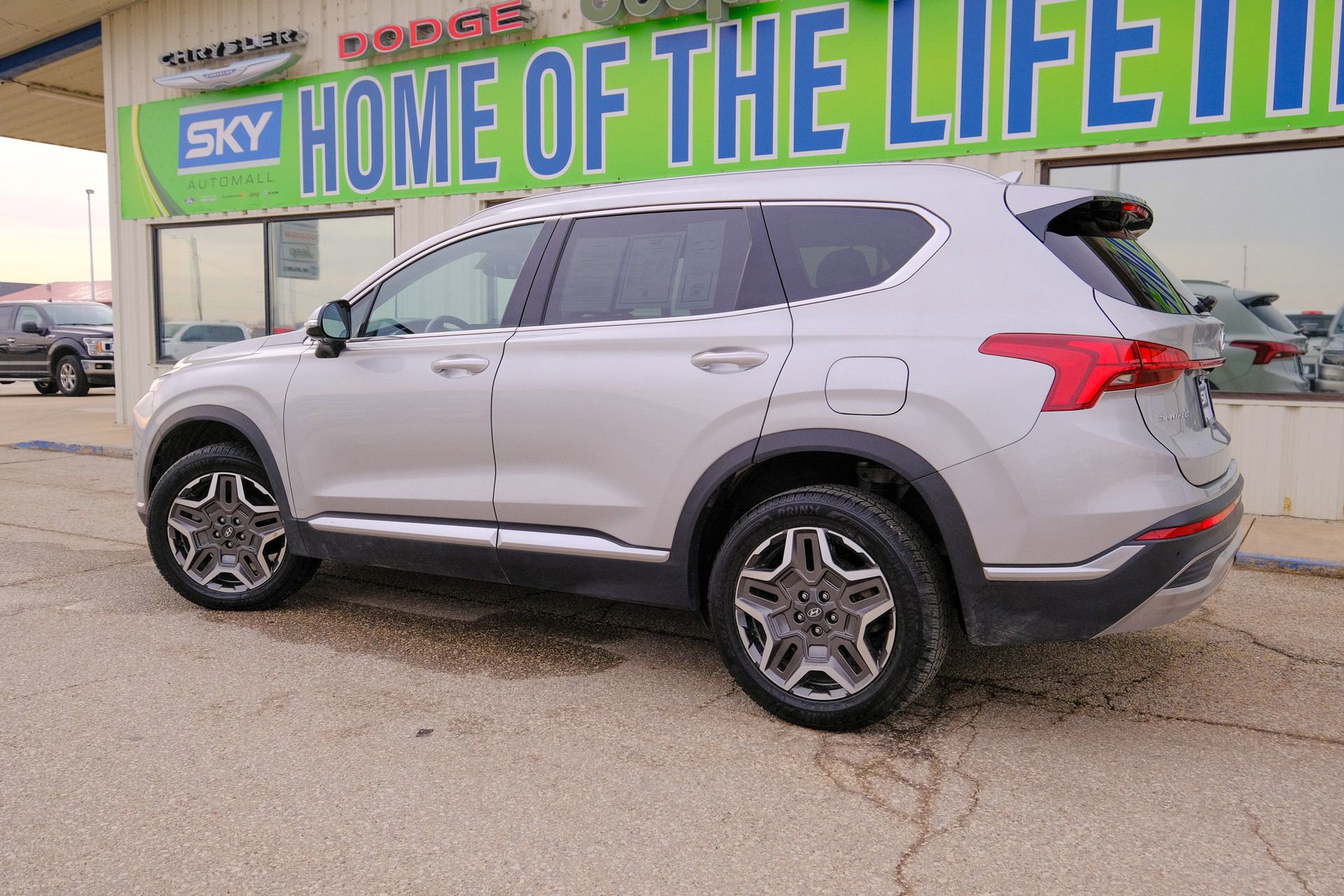 Used 2023 Hyundai Santa Fe SEL Convenience image 3