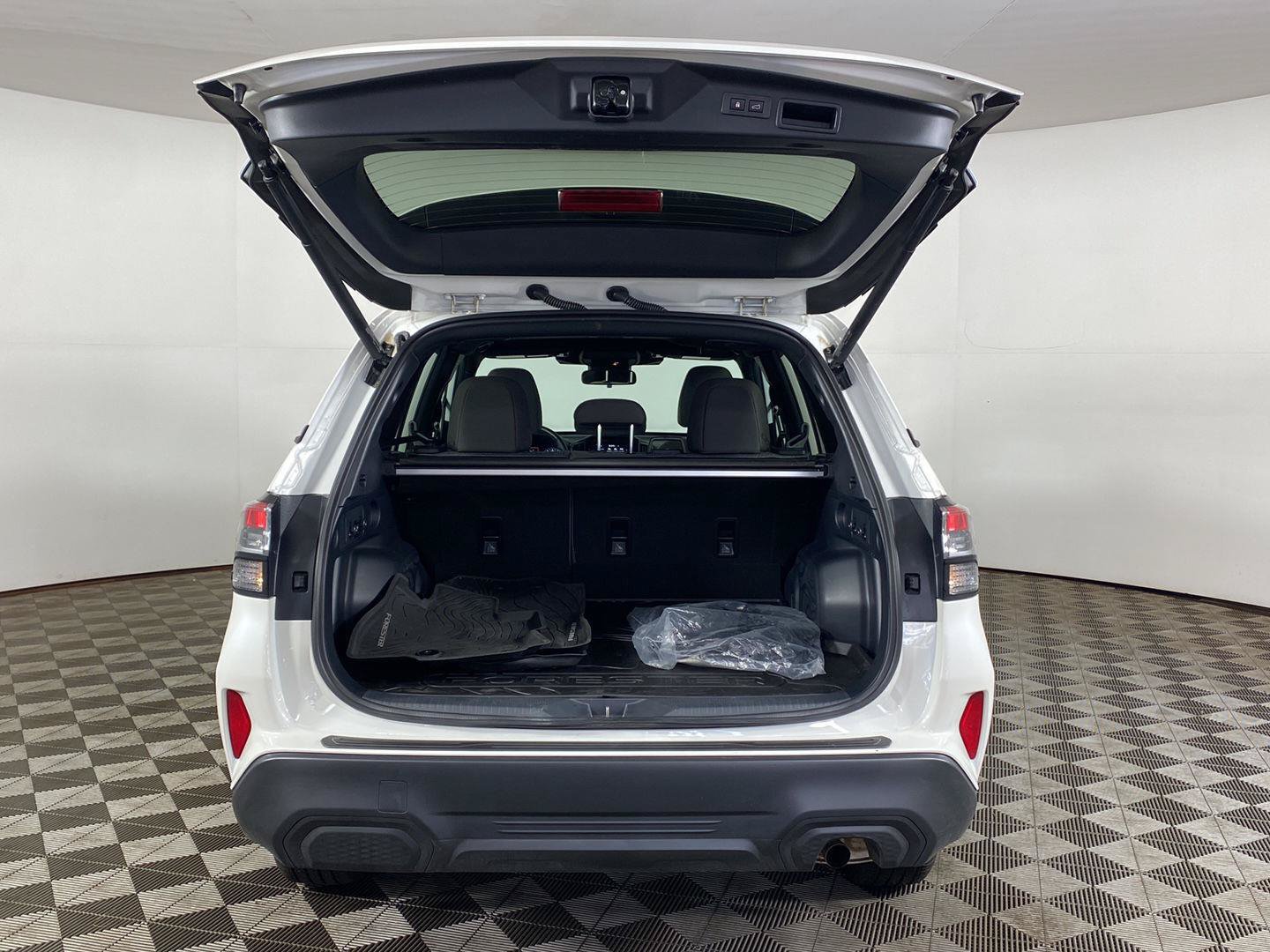 Used 2026 Subaru Forester Premium AWD/4WD image 7
