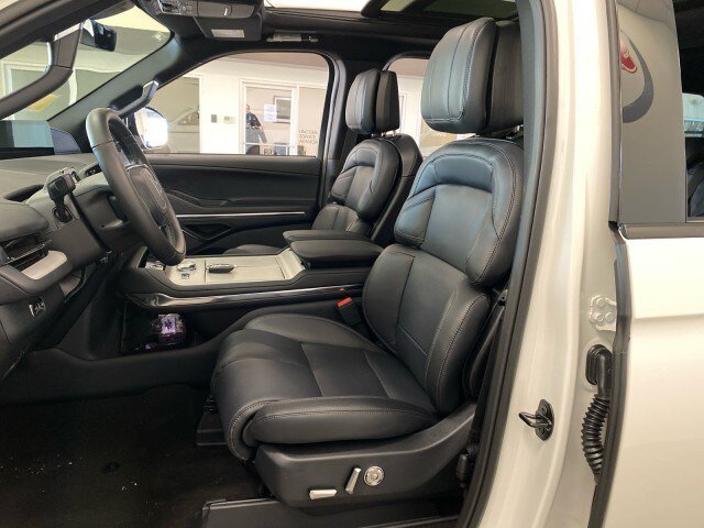 New 2026 Lincoln Navigator Reserve w/ Jet Appearance Package AWD/4WD image 20