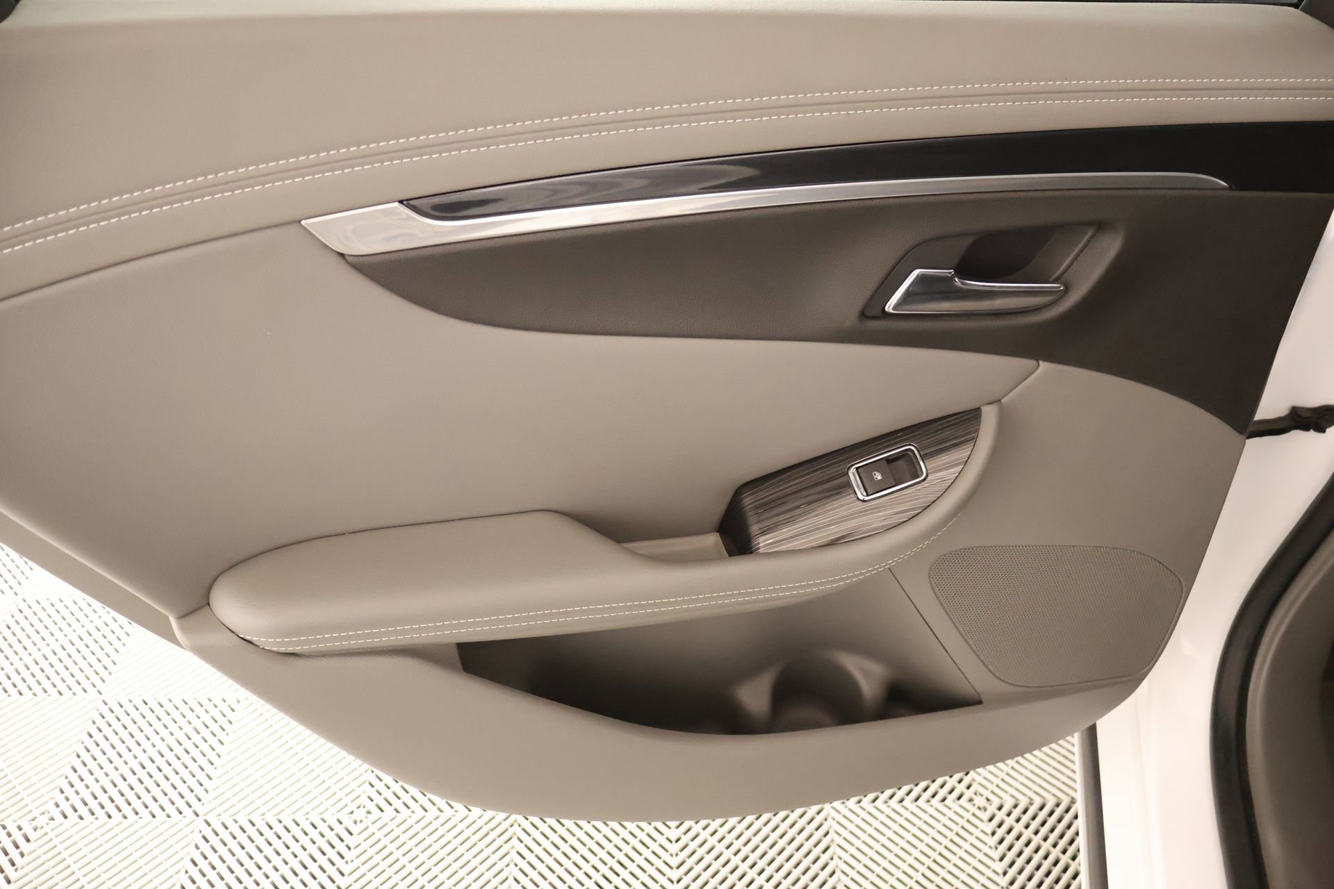 Used 2019 Chevrolet Impala LT w/ LT Convenience Package FWD image 16