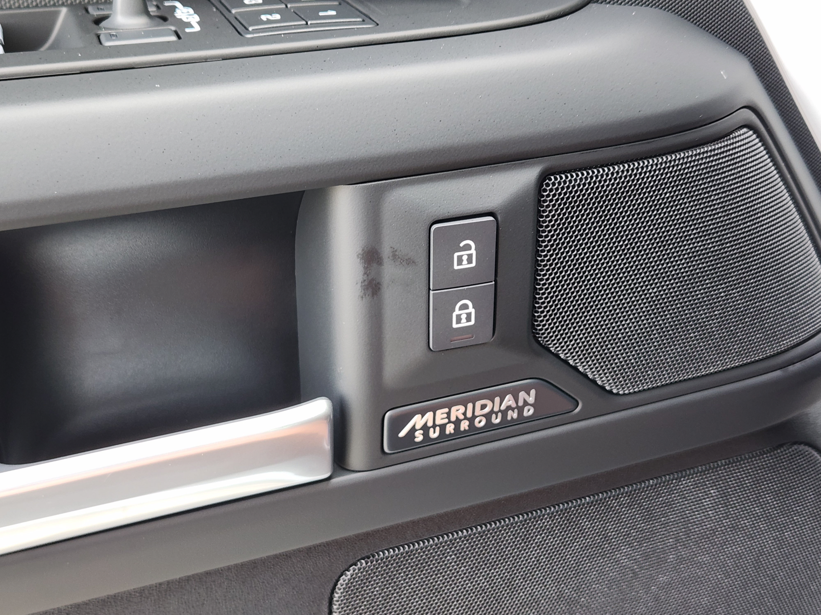 New 2026 Land Rover Defender 110 X-Dynamic SE AWD/4WD image 18