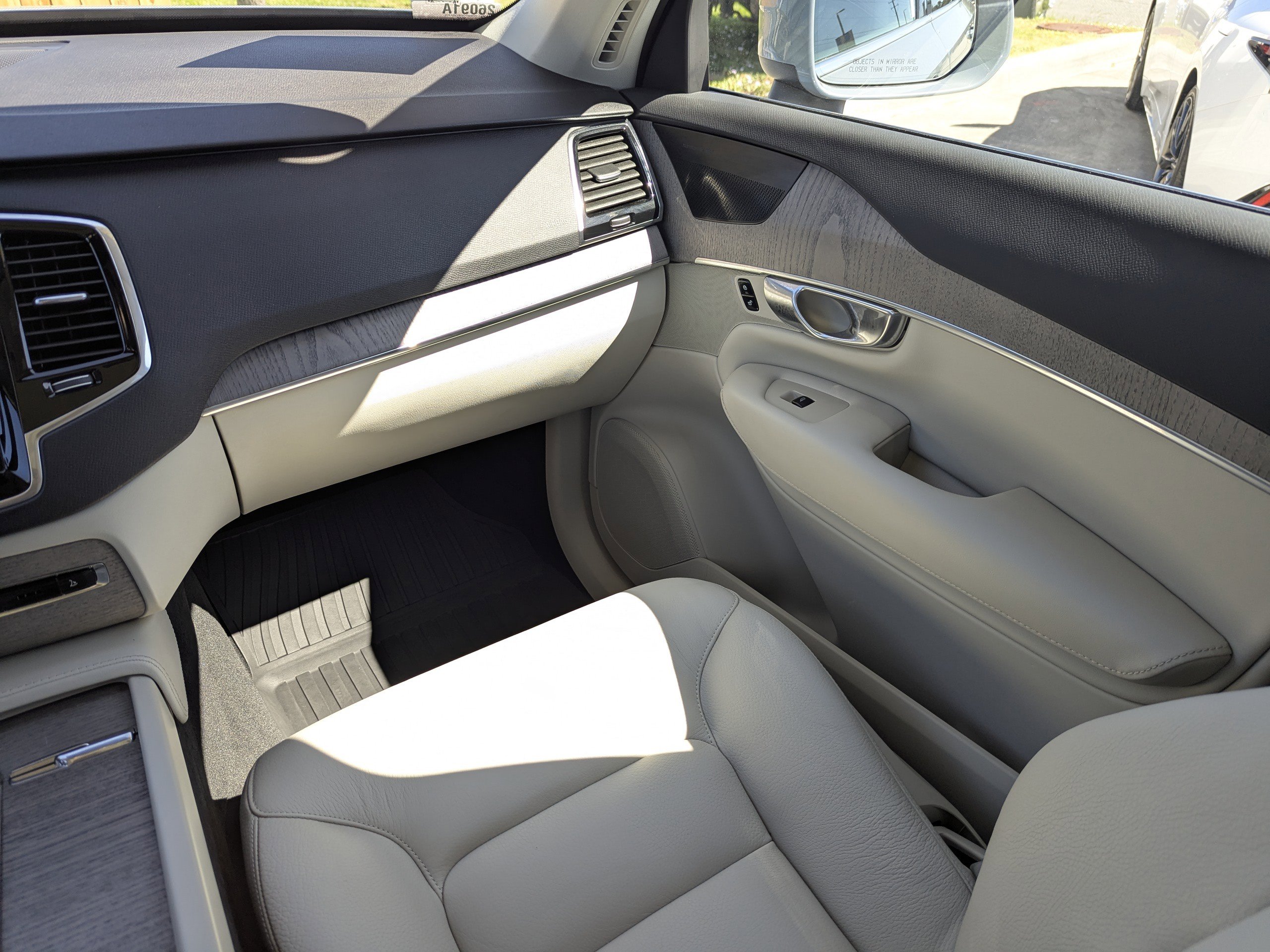 Used 2023 Volvo XC90 T8 Plus w/ Protection Package Premier image 16