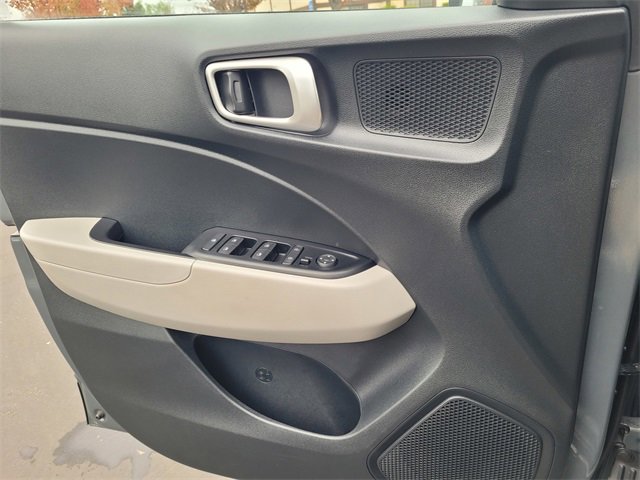 Used 2025 Hyundai Venue SEL image 14