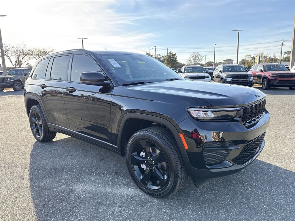 New 2025 Jeep Grand Cherokee Altitude w/ Trailer Tow Package