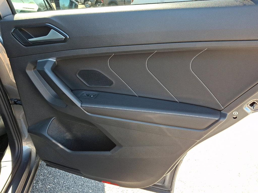 Used 2024 Volkswagen Tiguan SEL R-Line image 14