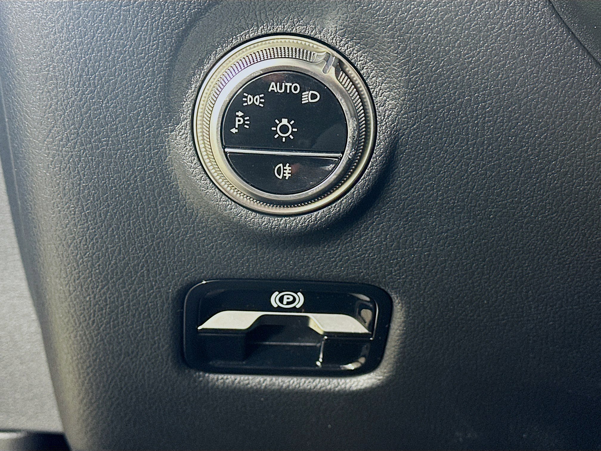 Certified 2025 Mercedes-Benz C 300 4MATIC Sedan image 10