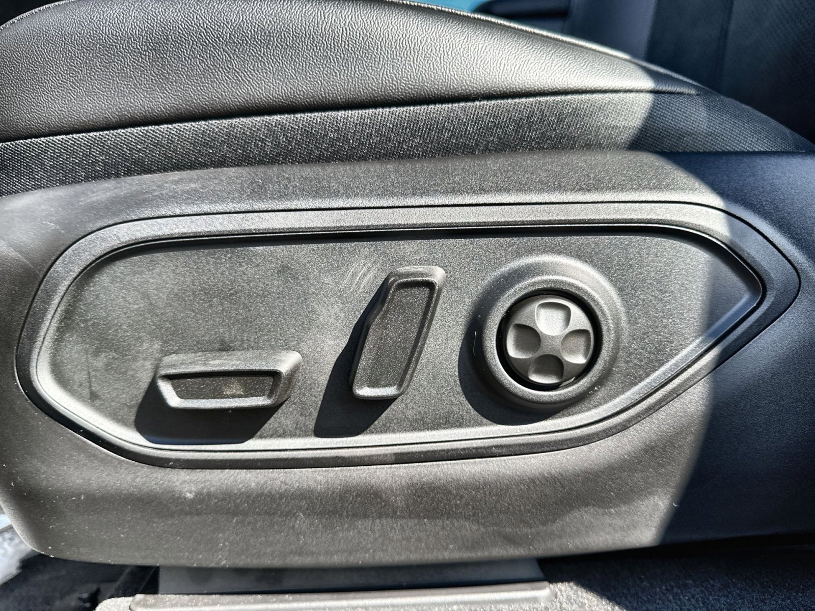 New 2025 Jeep Grand Cherokee Laredo image 14