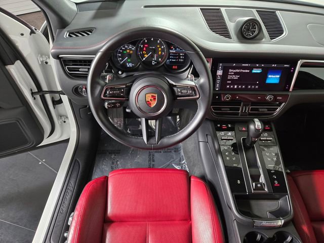 Used 2024 Porsche Macan image 16