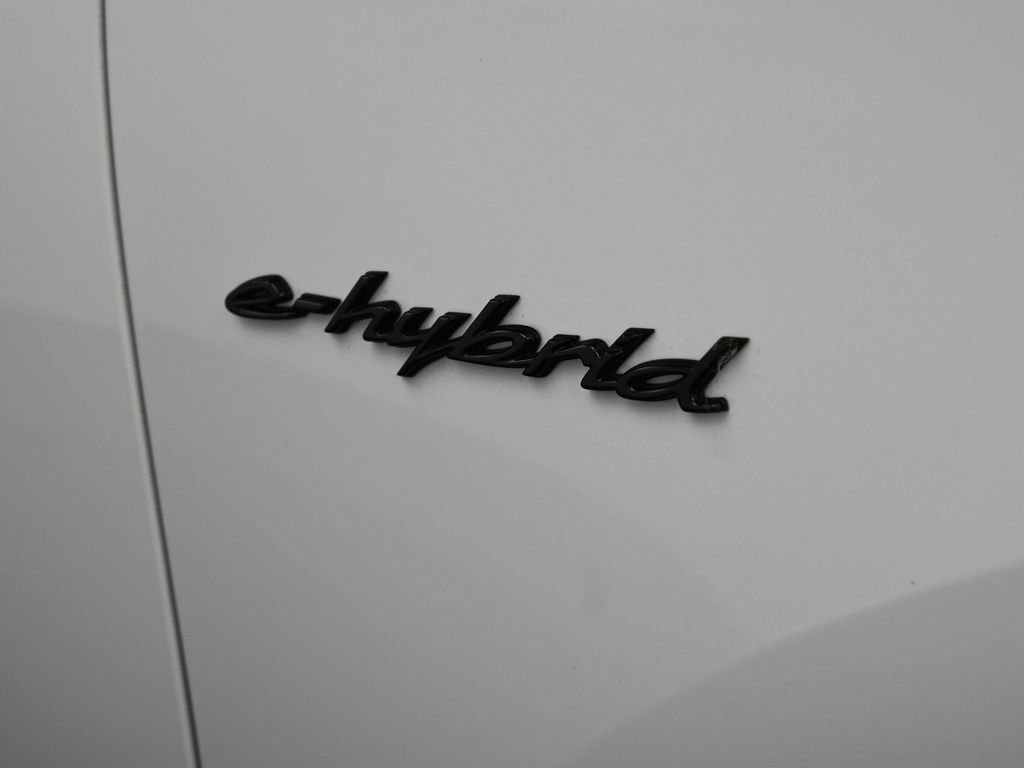 Certified 2024 Porsche Cayenne AWD/4WD image 32