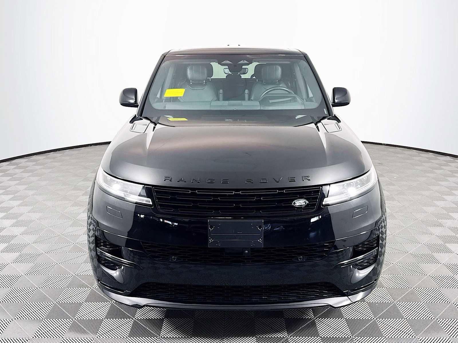 Used 2025 Land Rover Range Rover Sport Dynamic SE image 2