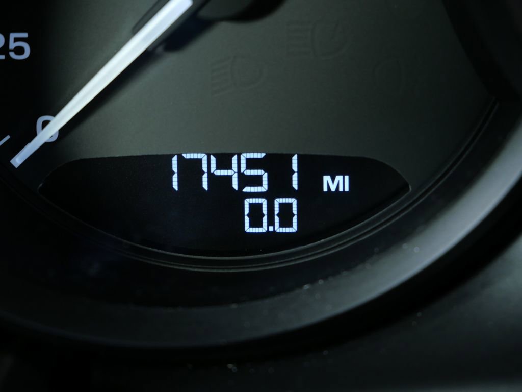 Certified 2024 Porsche Macan image 8