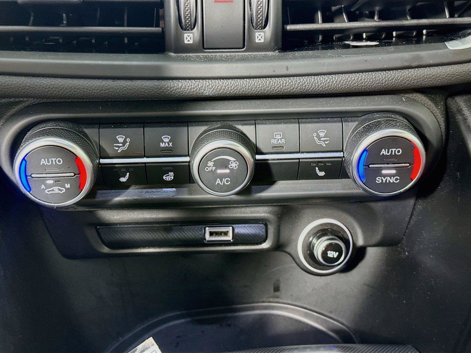 Used 2024 Alfa Romeo Giulia Veloce RWD image 22