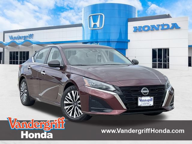Used 2024 Nissan Altima 2.5 SV FWD image 1