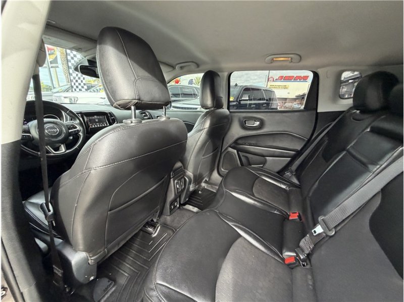 Used 2019 Jeep Compass Latitude FWD image 20