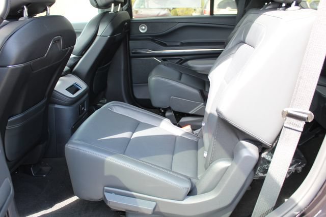 New 2026 Lincoln Navigator Reserve w/ Jet Appearance Package AWD/4WD image 13