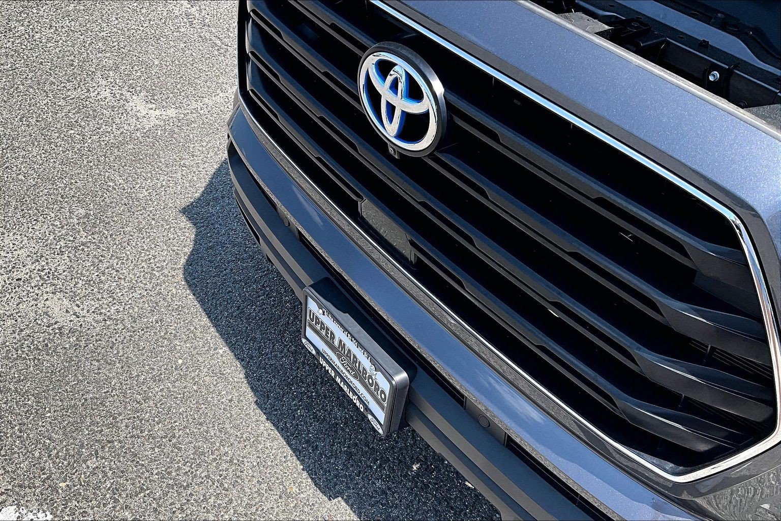 Used 2024 Toyota Sequoia SR5 w/ SR5 Premium Package AWD/4WD image 35