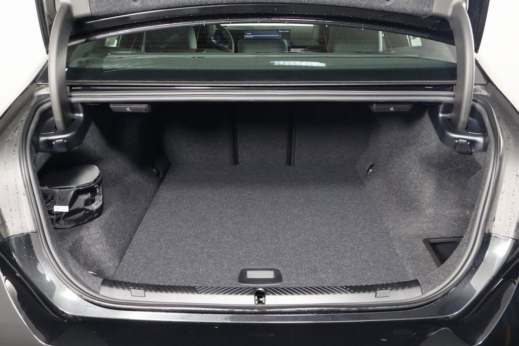 New 2026 BMW i5 eDrive40 w/ Executive Package image 8