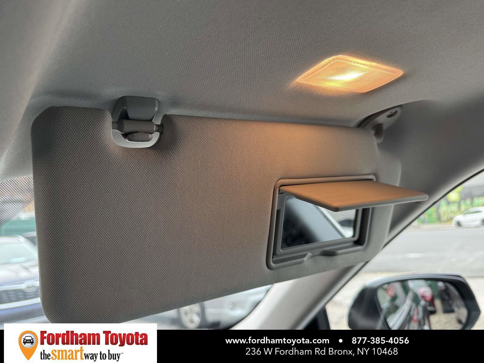 Used 2023 Toyota Highlander XLE image 32