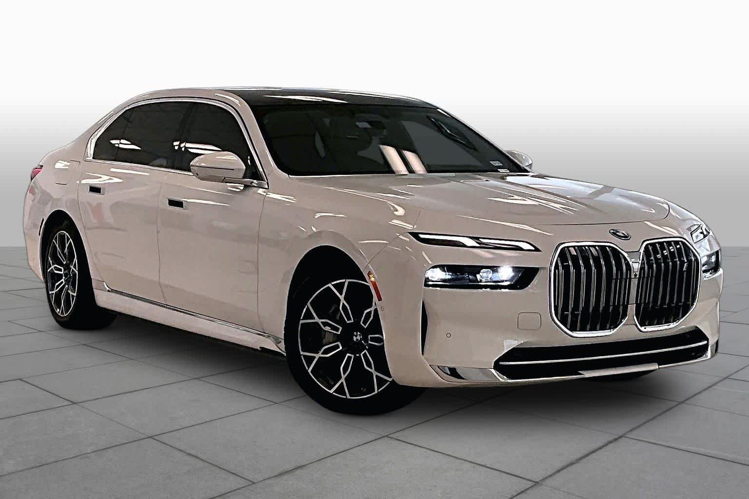 Used 2024 BMW i7 xDrive60 AWD/4WD image 2