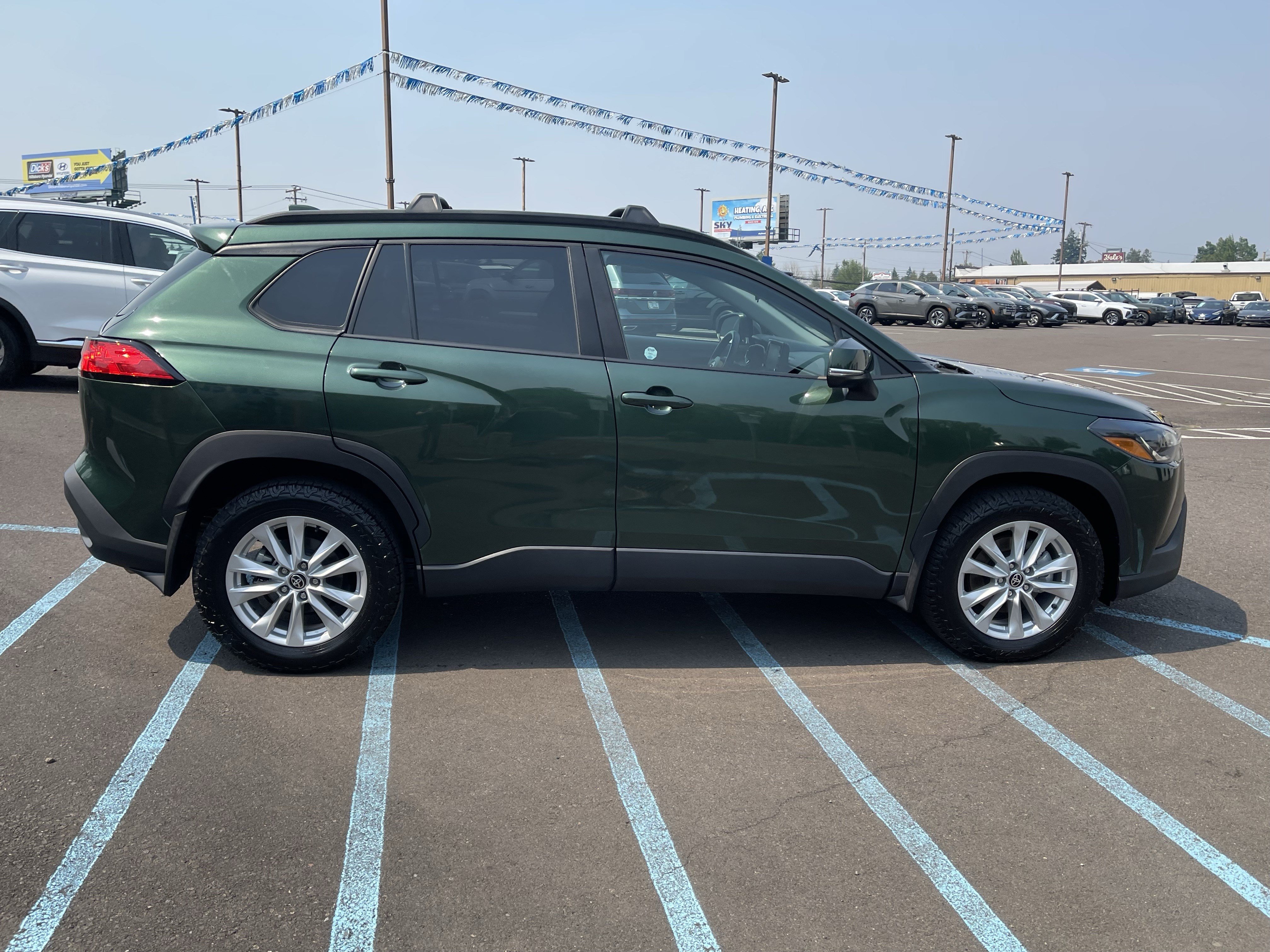 Used 2022 Toyota Corolla Cross LE w/ Moonroof Package AWD/4WD image 6