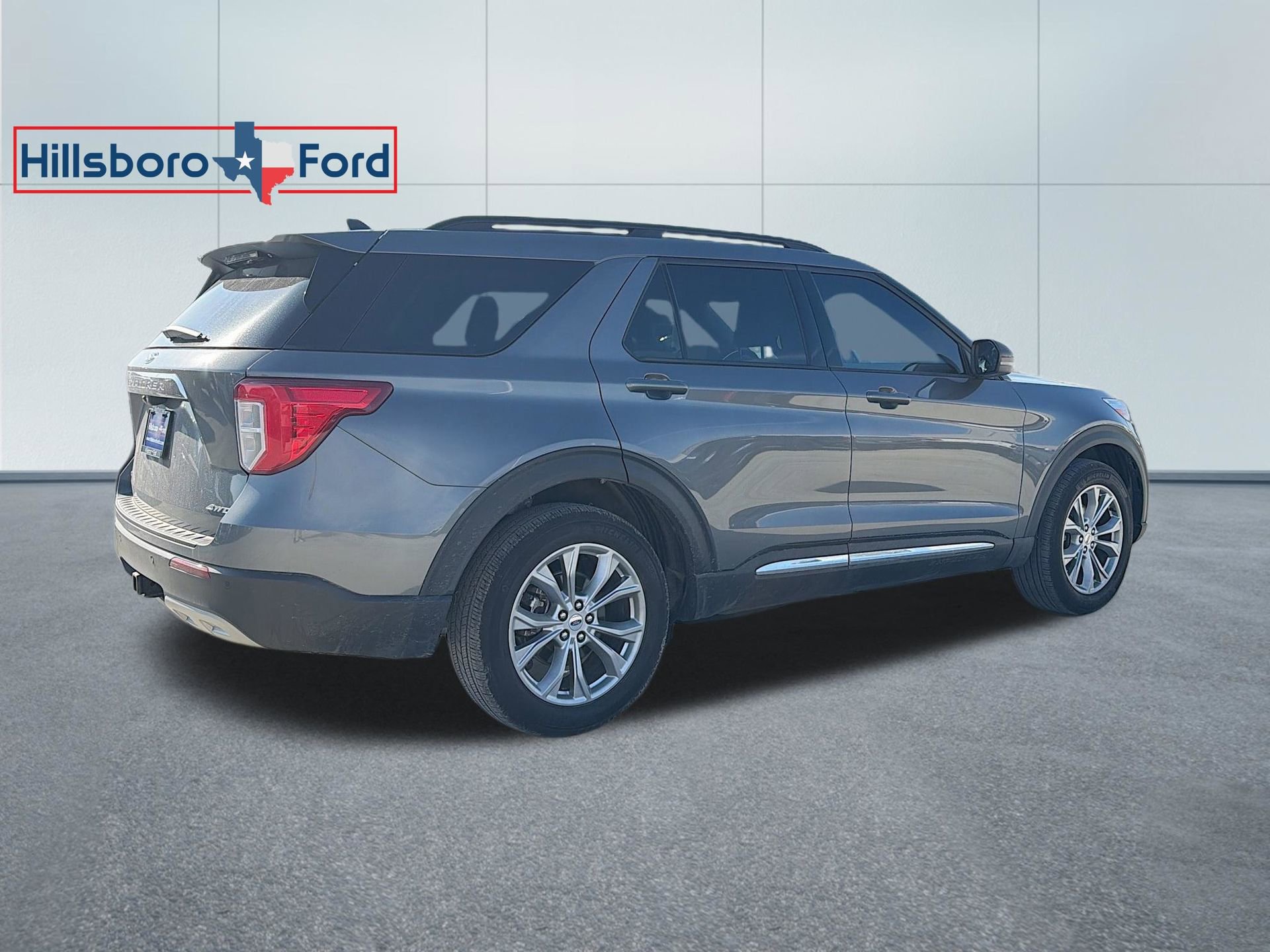 Used 2024 Ford Explorer XLT w/ Equipment Group 202A AWD/4WD image 5
