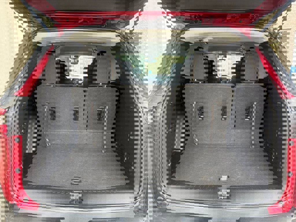 Used 2021 Chevrolet Traverse LT image 16