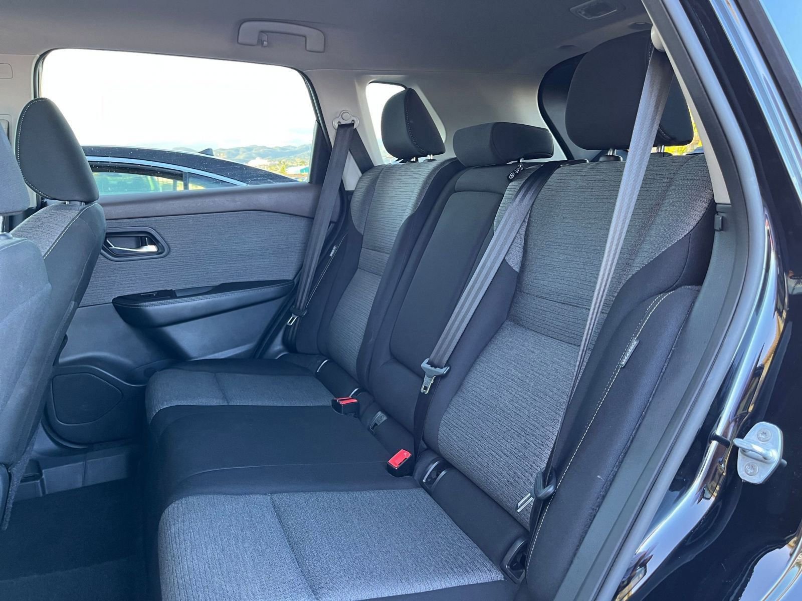 Used 2023 Nissan Rogue SV image 25